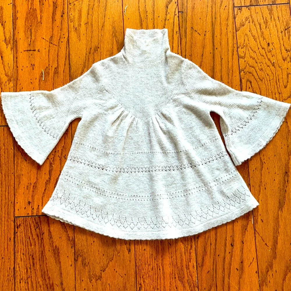 Never worn, XS adorable, feminine sweater from Antnro! - Picture 1 of 6